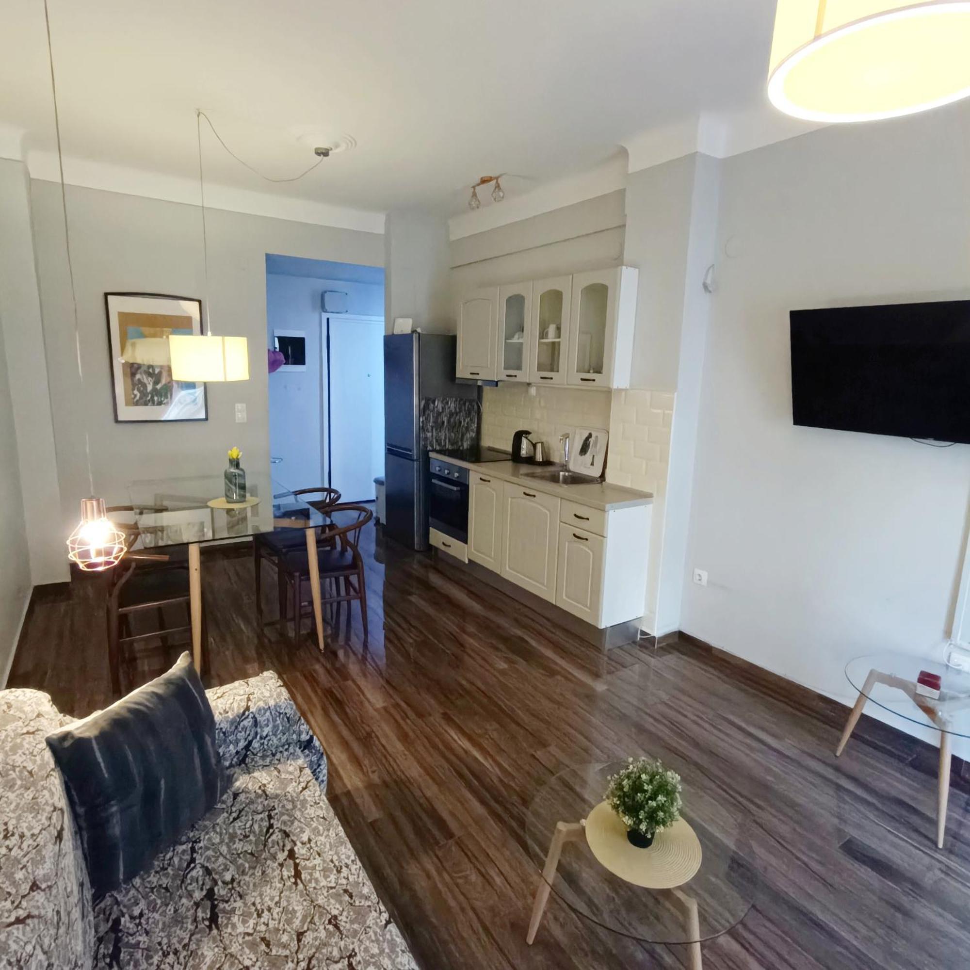 Luxury Apartment In The Heart Of The City. Tesalonika Bagian luar foto